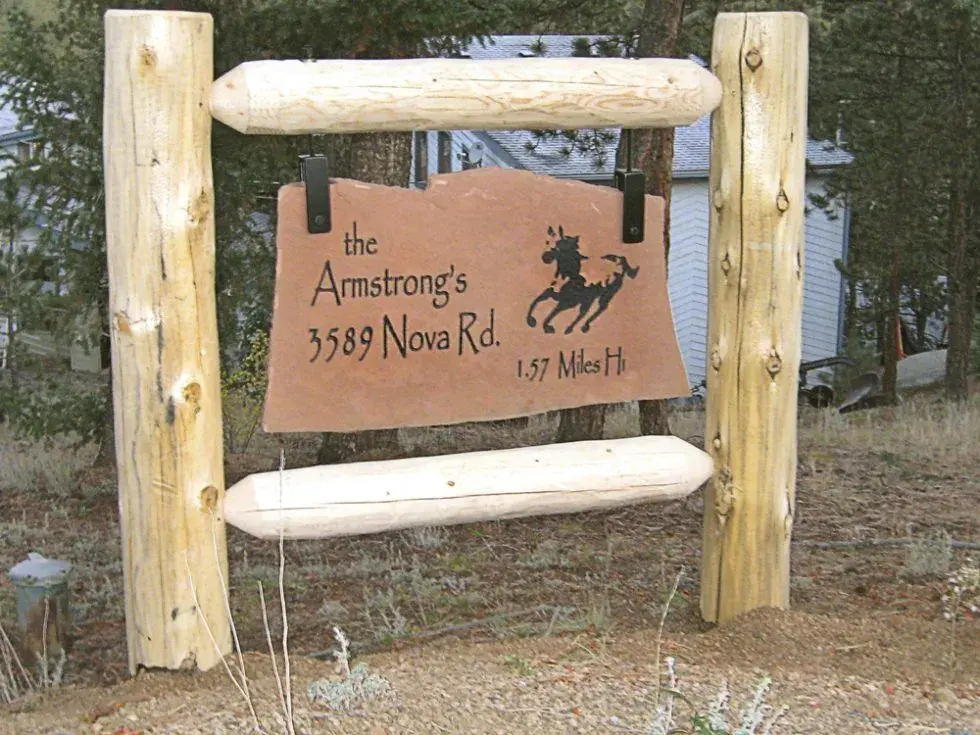 logaccent_sign_05-980x735